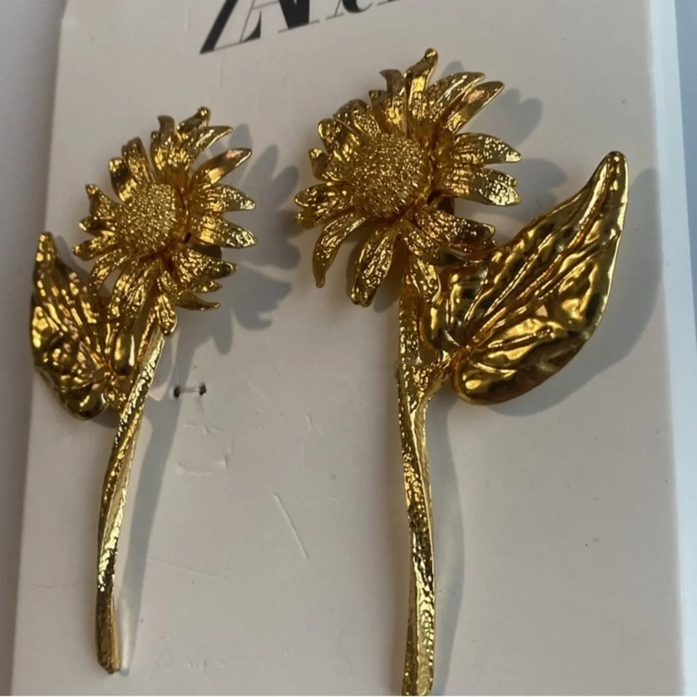 NWT Zara Floral Earrings